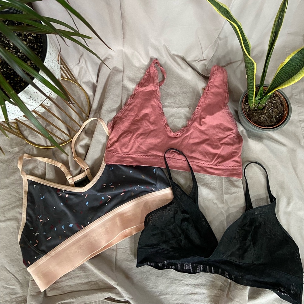 Kari traa, Calvin klein, and coral bra